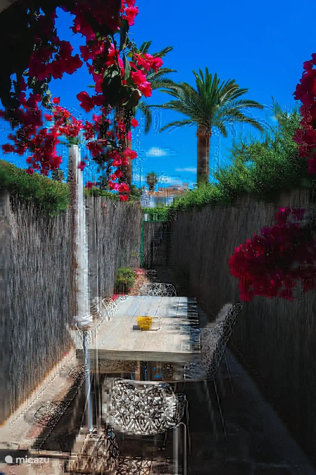 Private Terrasse, die mit dem Wohnzimmer verbunden ist