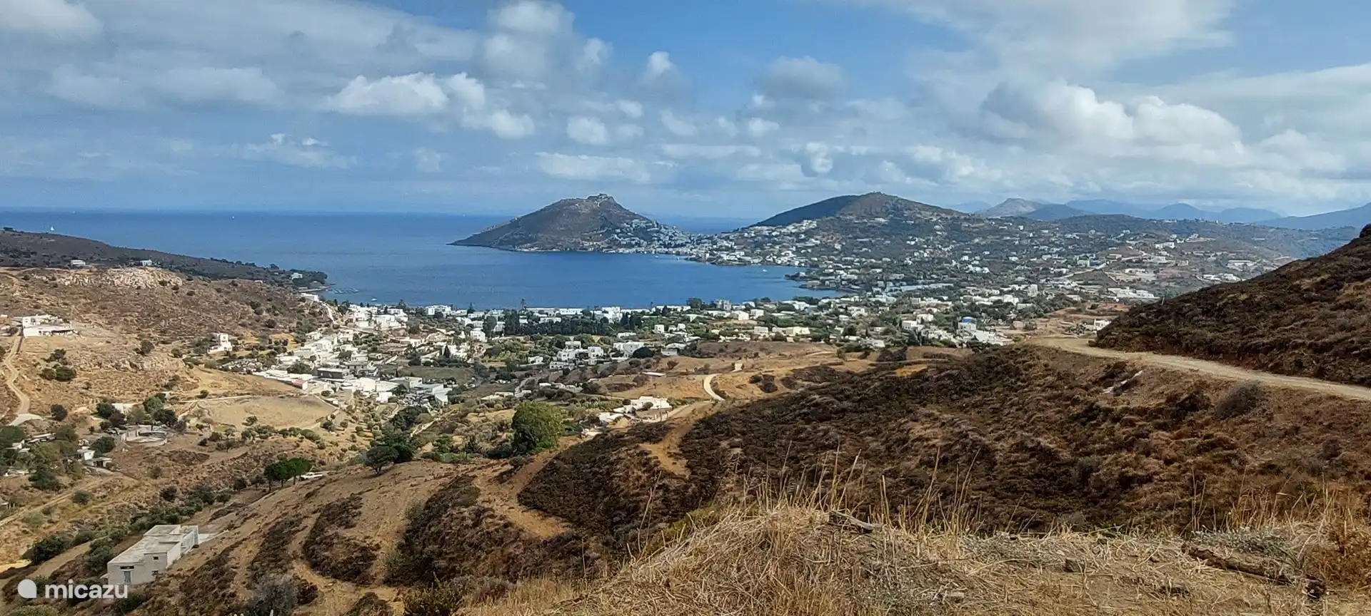 The bay of Agia Marina and Alinda can be seen from the house. 