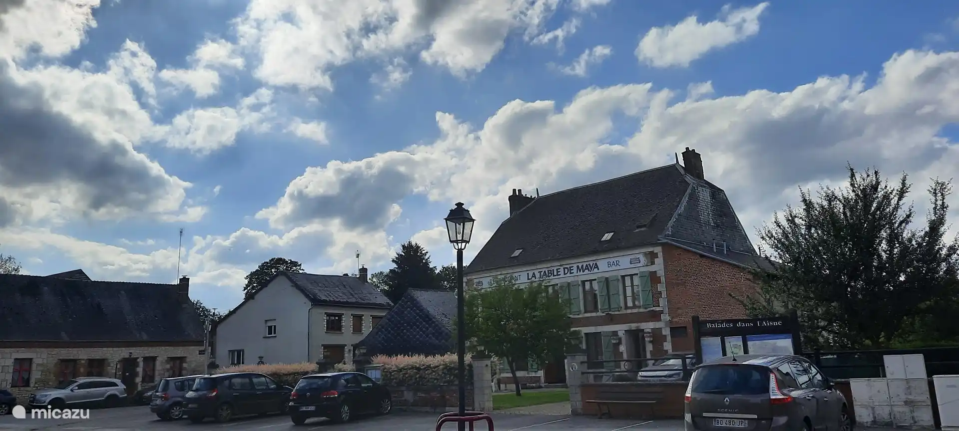 Restaurant Table de Maya op 15 min loopafstand in het dorp Aubenton.