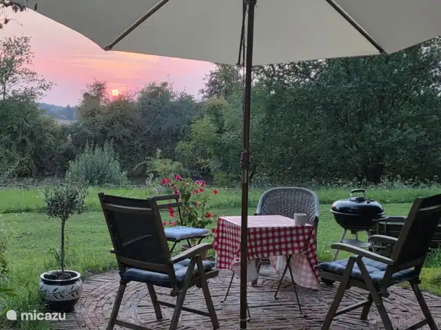 Location de Vacances France, Aisne, Aubenton, maison de vacances - La Bohème La terrasse avec vue et barbecue