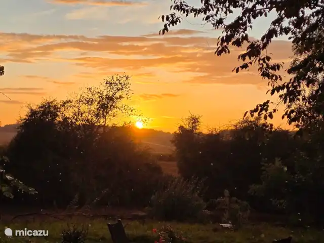 Location de Vacances France, Aisne, Aubenton, maison de vacances - La Bohème Un beau spectacle depuis la terrasse tous les soirs
