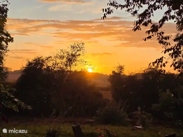 vakantiehuis huren in Frankrijk, Aisne, Aubenton – La Boheme Elke avond n ander schouwspel (zicht vanaf t terras)