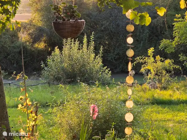 Location de Vacances France, Aisne, Aubenton, maison de vacances - La Bohème moments atmosphériques au soleil.
Vue sur le lac