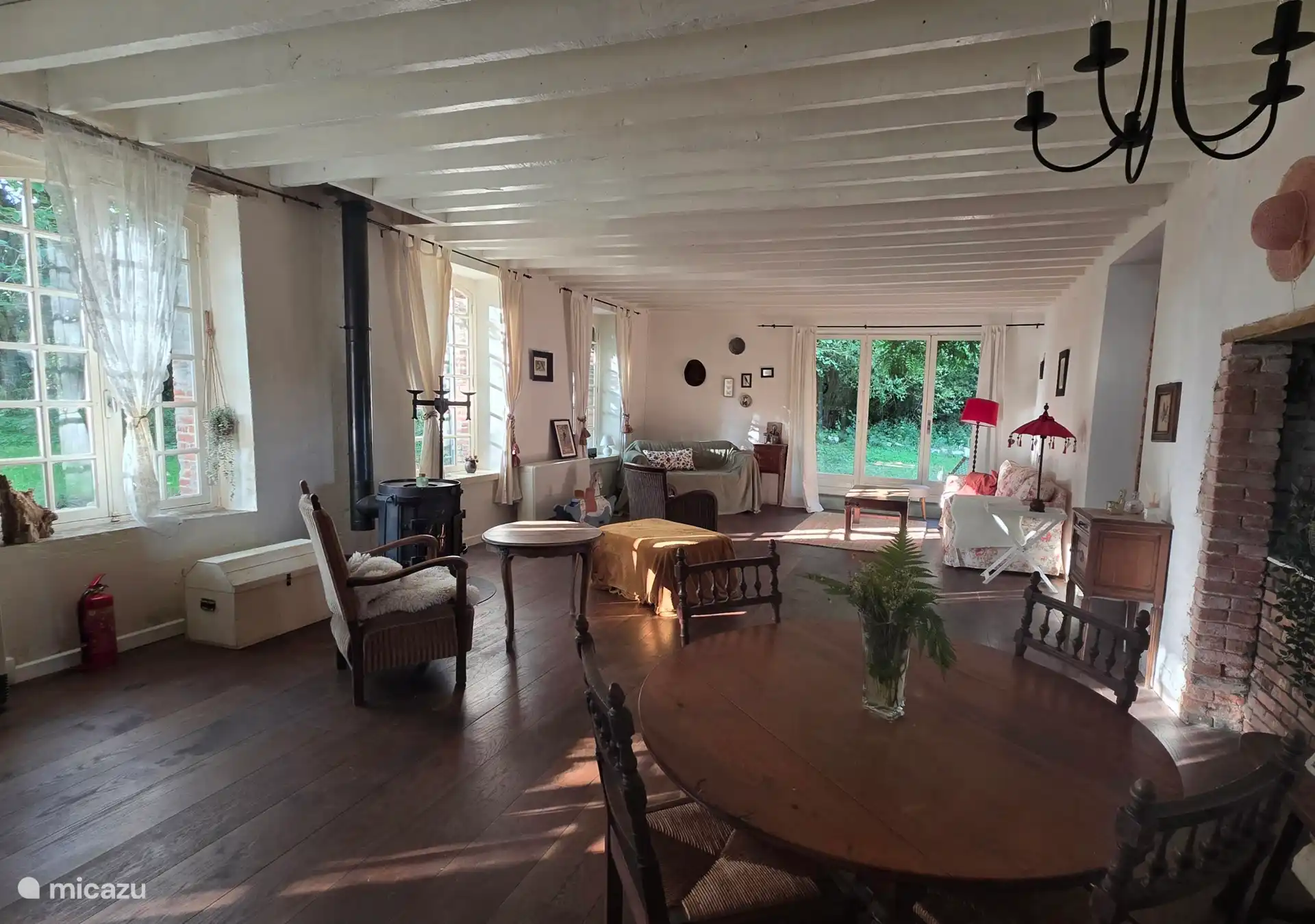 De ruime gezellige woonkamer van 50 m2