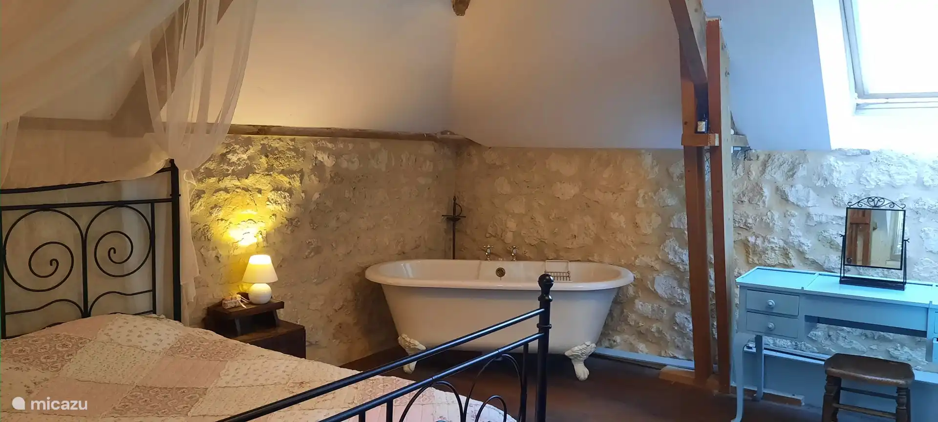 Heerlijk ontspannen in n mooi brocante bad.