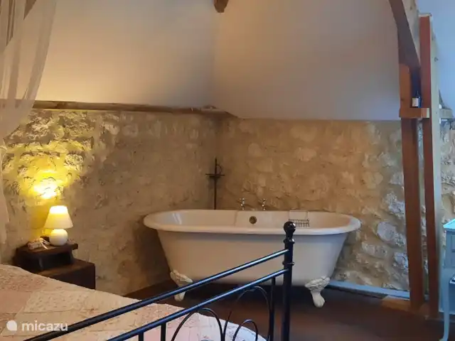 vakantiehuis huren in Frankrijk, Aisne, Aubenton – La Boheme Heerlijk ontspannen in n mooi brocante bad.