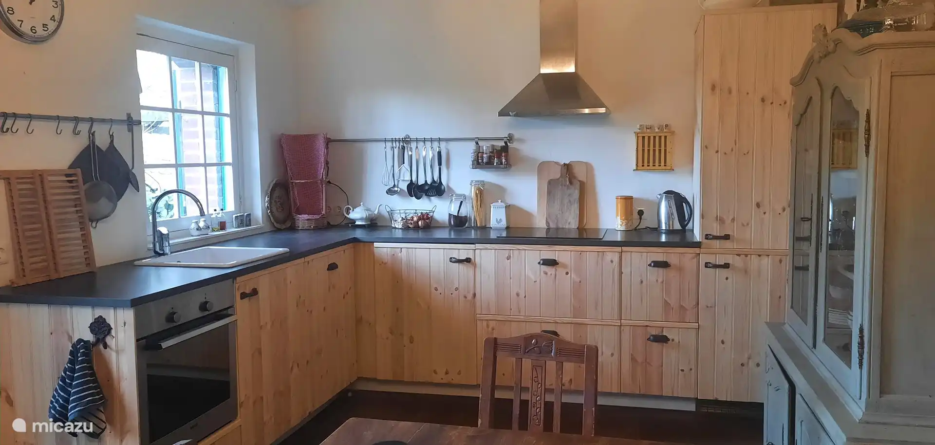 keuken volledig nieuw en van alles voorzien