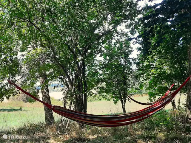 Location de Vacances France, Aisne, Aubenton, maison de vacances - La Bohème Détendez-vous dans les hamacs