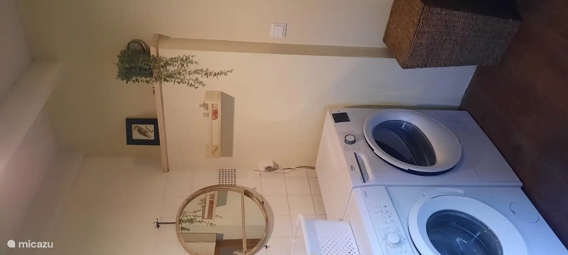 wasmachine en droger in de bijkeuken
