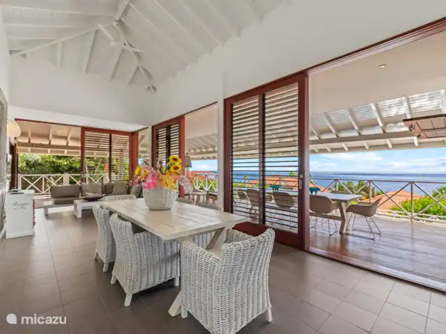 Villa Vue Océan 06, BocaGentil | Curaçao, Banda Ariba (est), Jan Thiel - appartement Salon confortable avec coin salon et table à manger