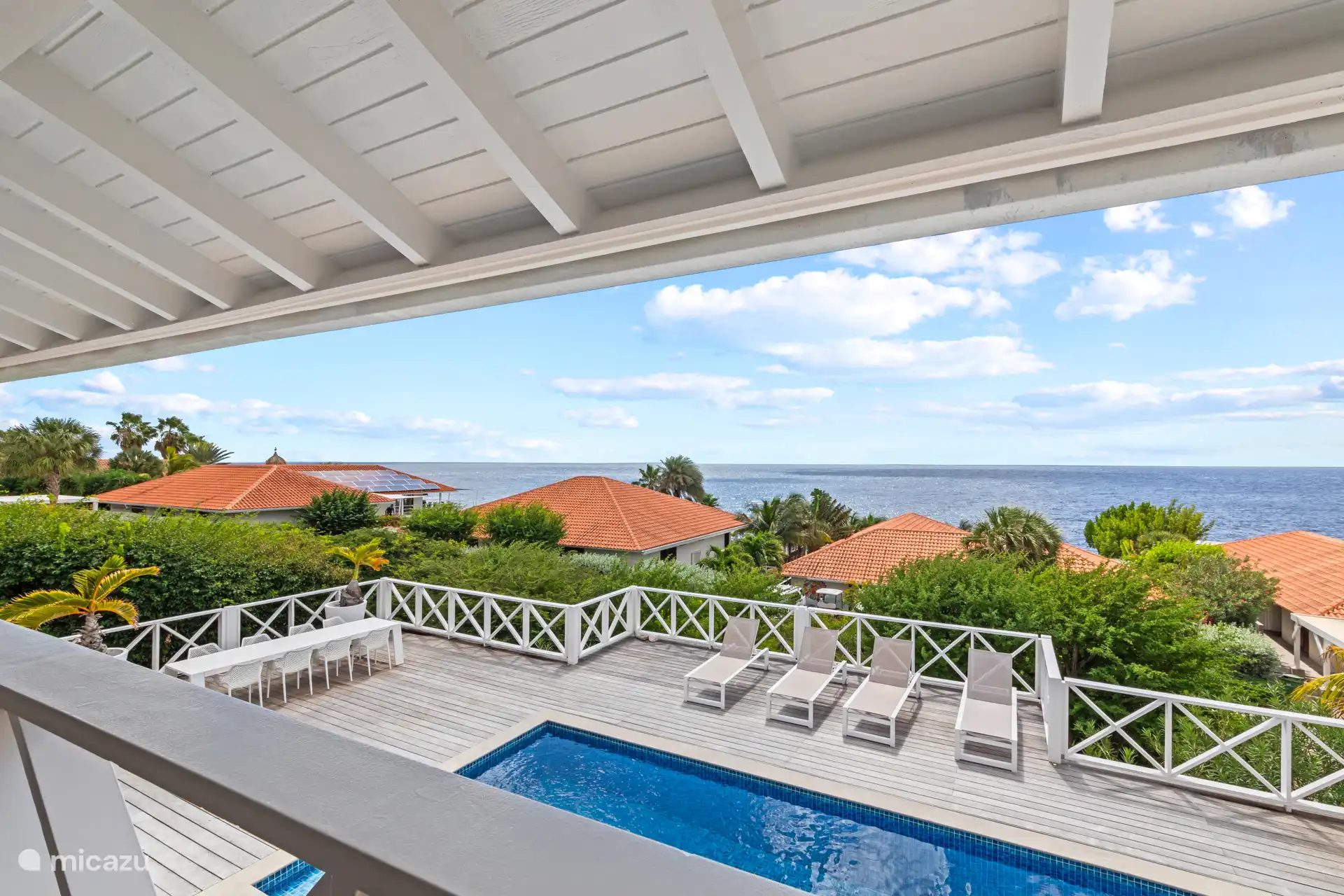 Private swimming pool with sundeck and sea view