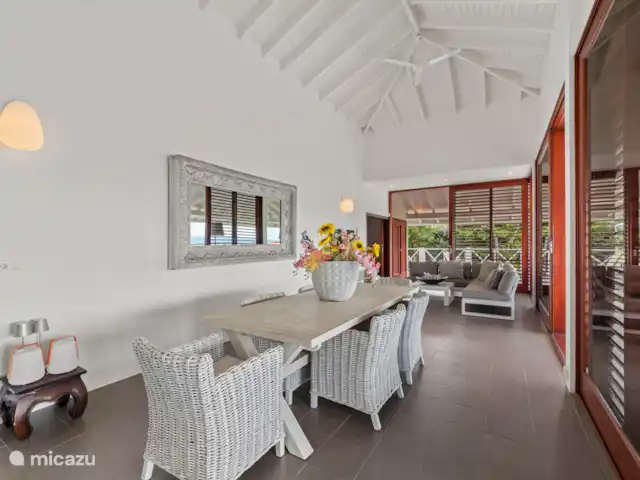 Villa Vue Océan 06, BocaGentil | Curaçao, Banda Ariba (est), Jan Thiel - appartement Salon confortable avec coin salon et table à manger