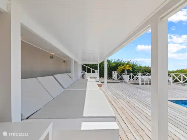 Villa Vue Océan 06, BocaGentil | Curaçao, Banda Ariba (est), Jan Thiel - appartement De jolis transats au bord de la piscine