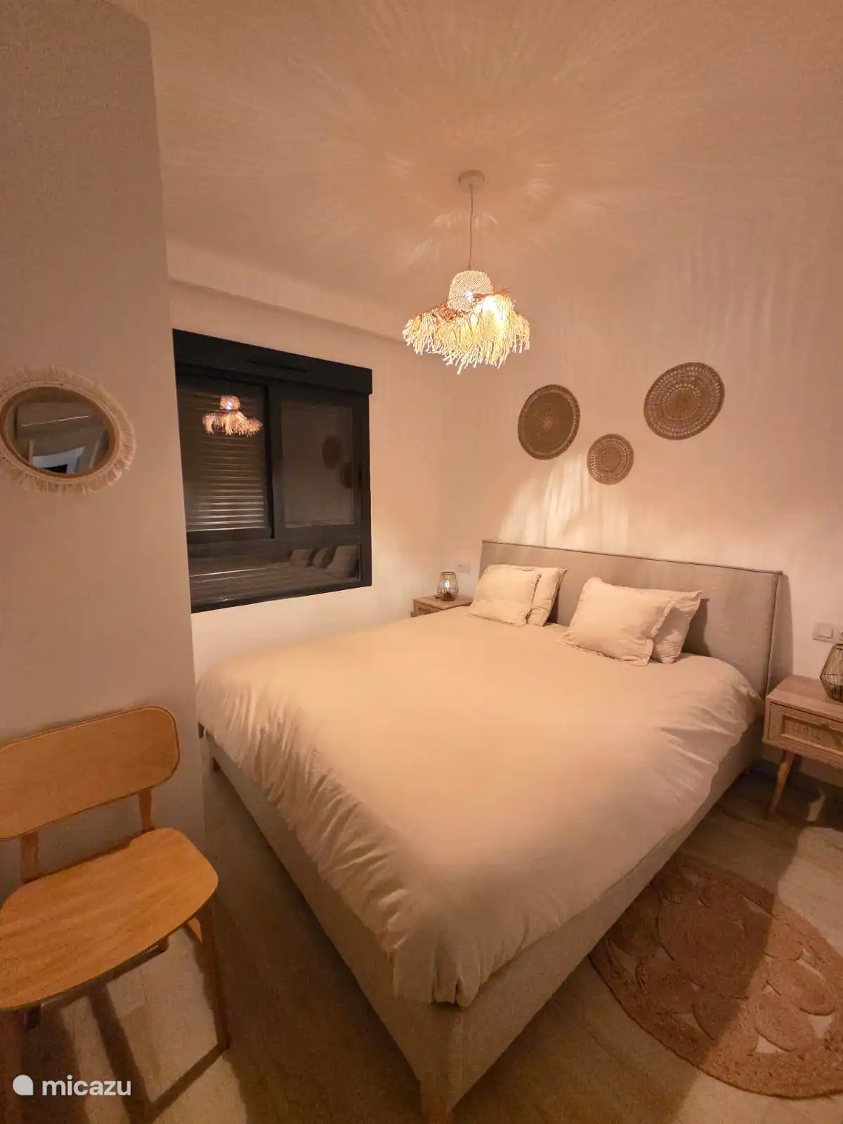 Bedroom with king-size bed (180x200)