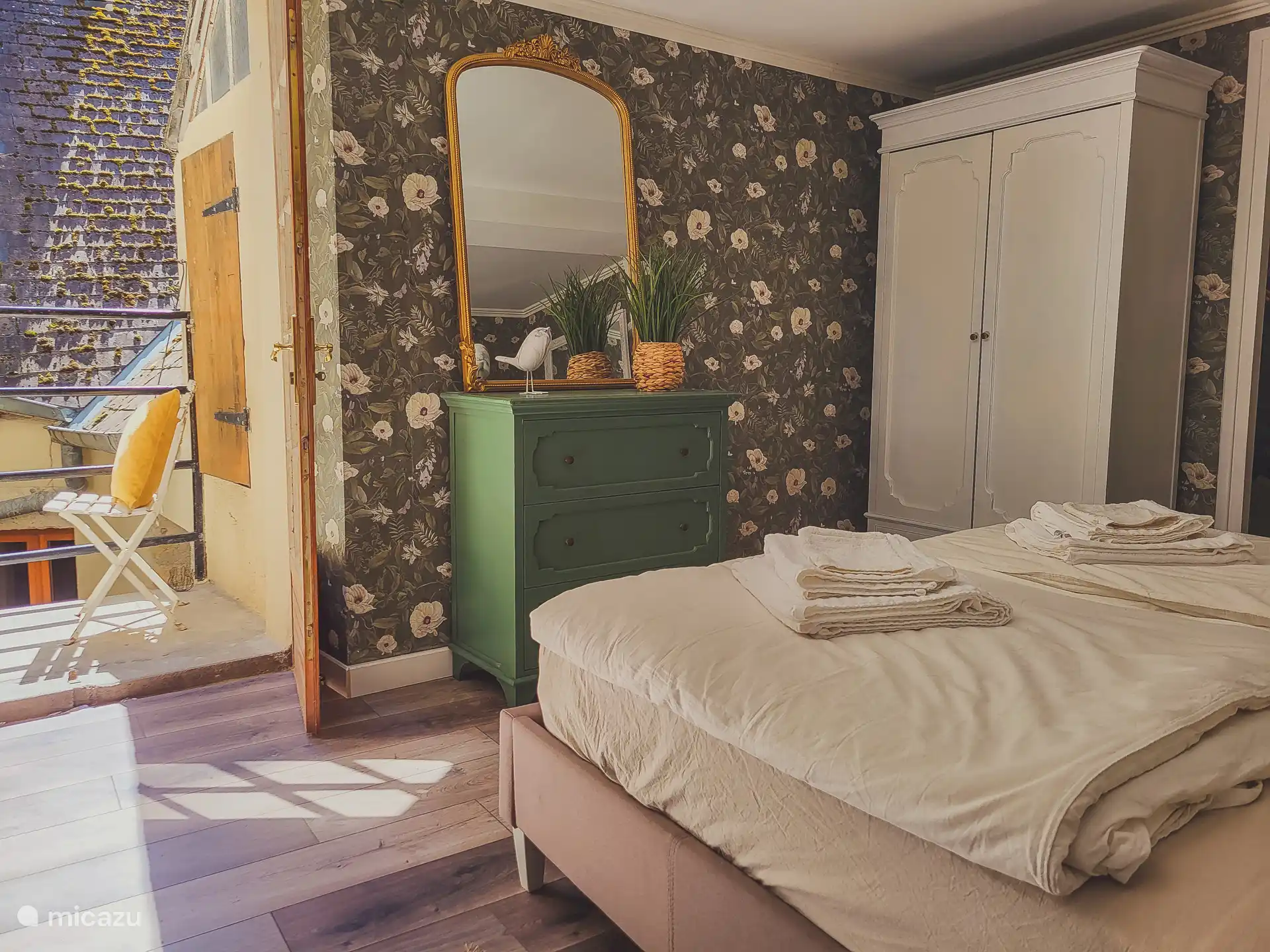 Schlafzimmer und Balkon