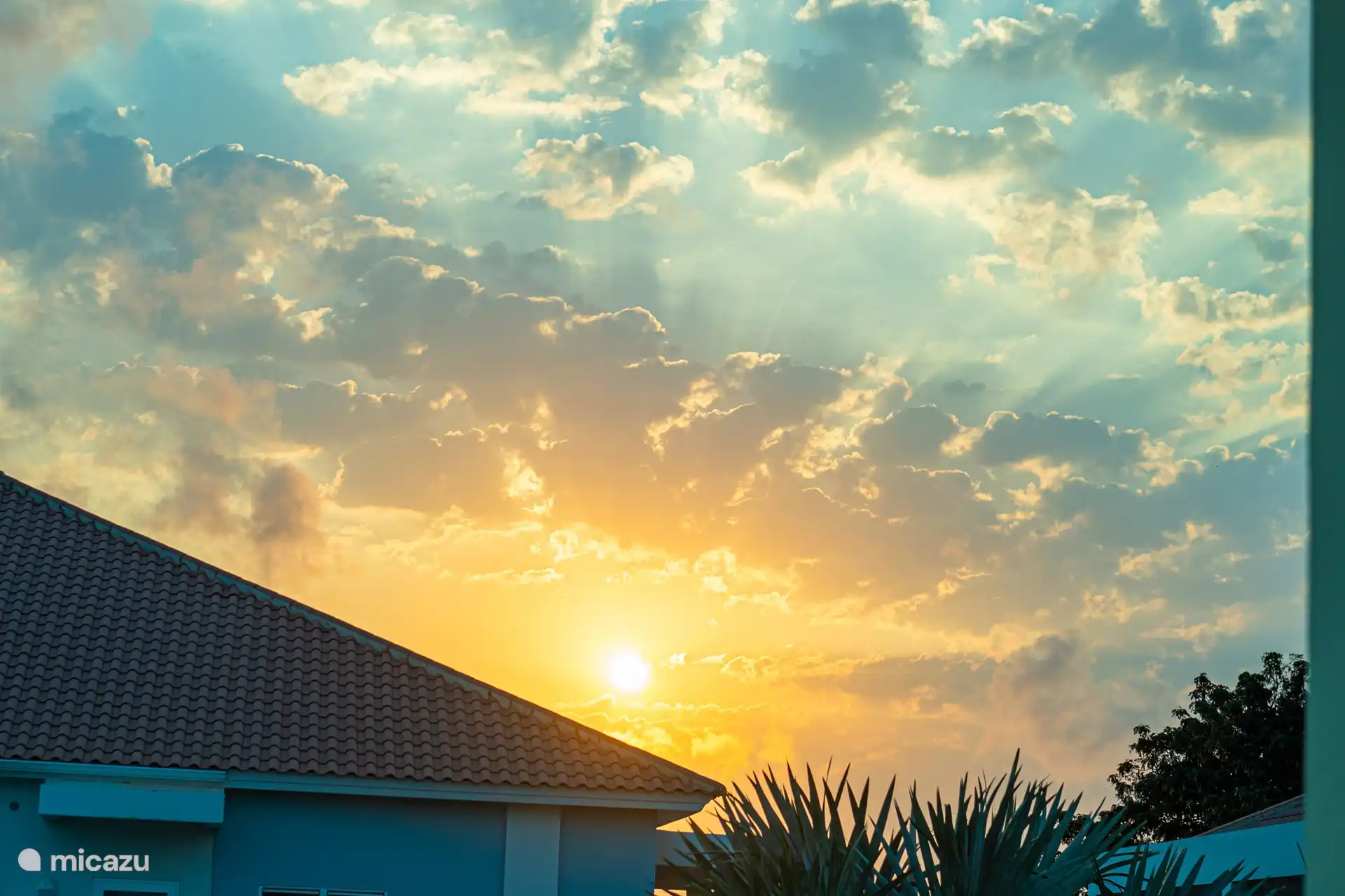 Der Sonnenuntergang von der Terrasse aus.
