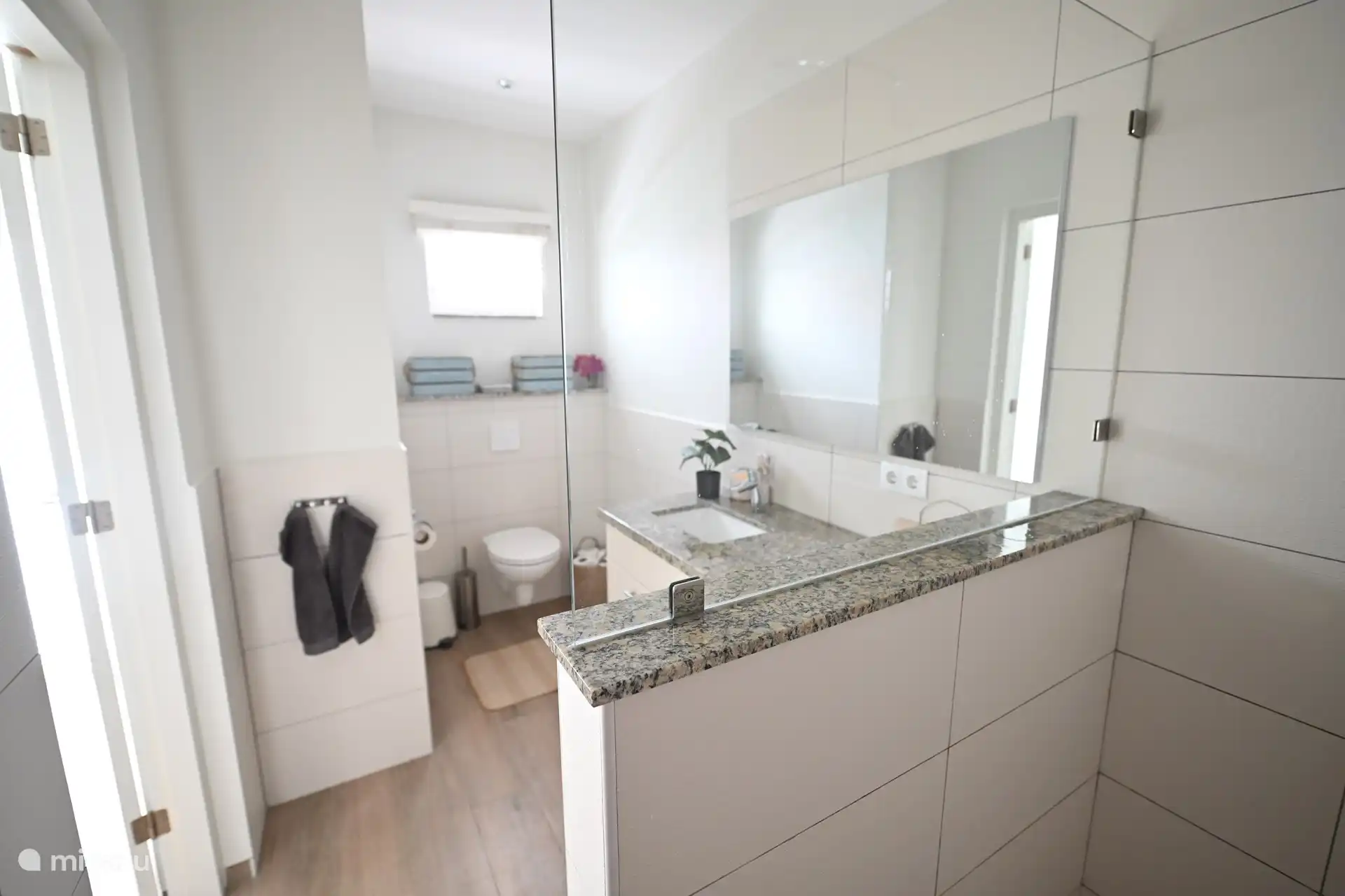 Das Badezimmer mit WC