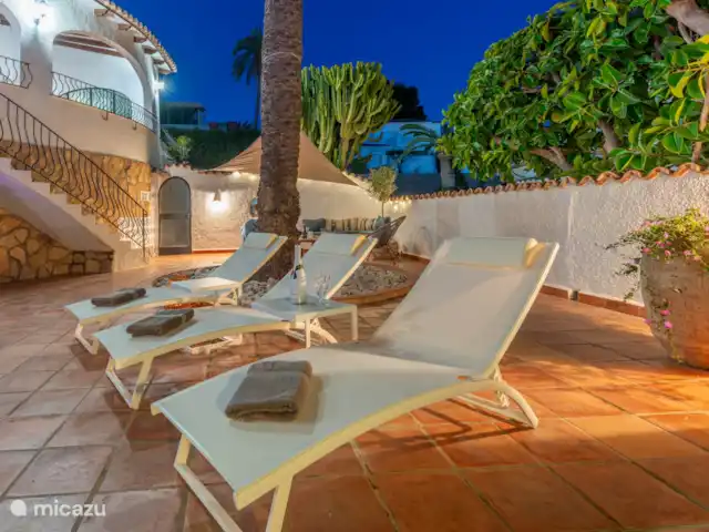 Villa La Renda- Cerca de la playa en España, Costa Blanca, Moraira - villa Terraza con tumbonas