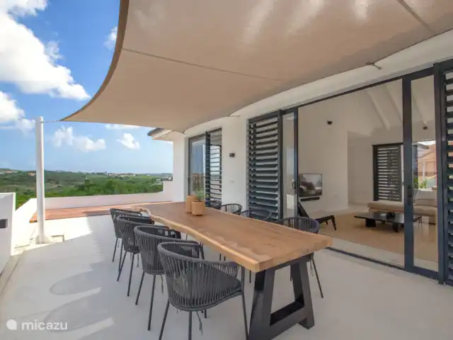 Villa Encanto del Agua | Curaçao, Banda Ariba (est), Jan Thiel - appartement Table d’extérieur pour un délicieux petit-déjeuner et/ou dîner