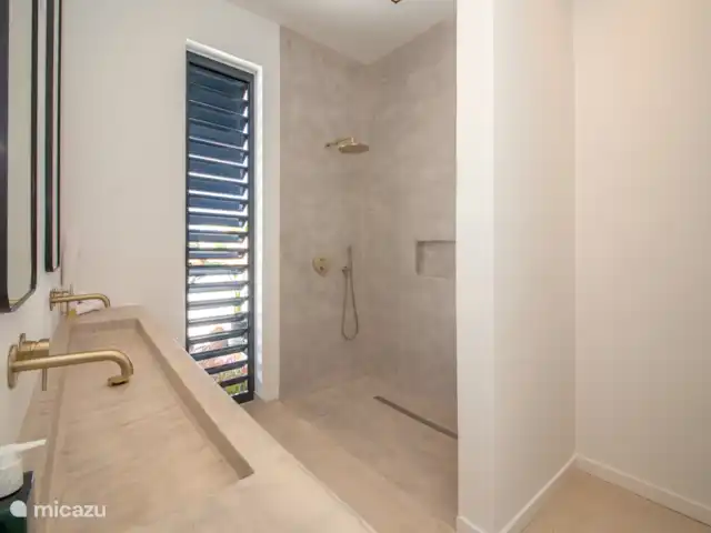 Villa Encanto del Agua | Curaçao, Banda Ariba (est), Jan Thiel - appartement Salles de bains avec douche à effet pluie