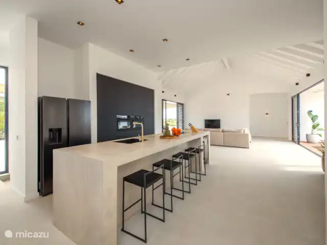 Villa Encanto del Agua | Curaçao, Banda Ariba (est), Jan Thiel - appartement Luxueuse cuisine ouverte avec bar