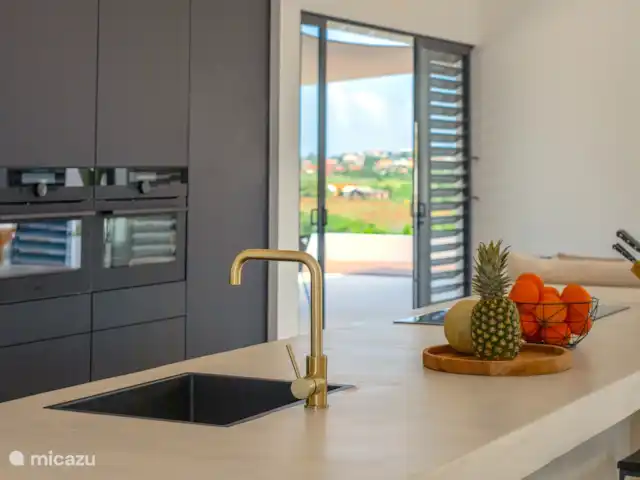 Villa Encanto del Agua | Curaçao, Banda Ariba (est), Jan Thiel - appartement Cuisine ouverte luxueuse avec tout le confort