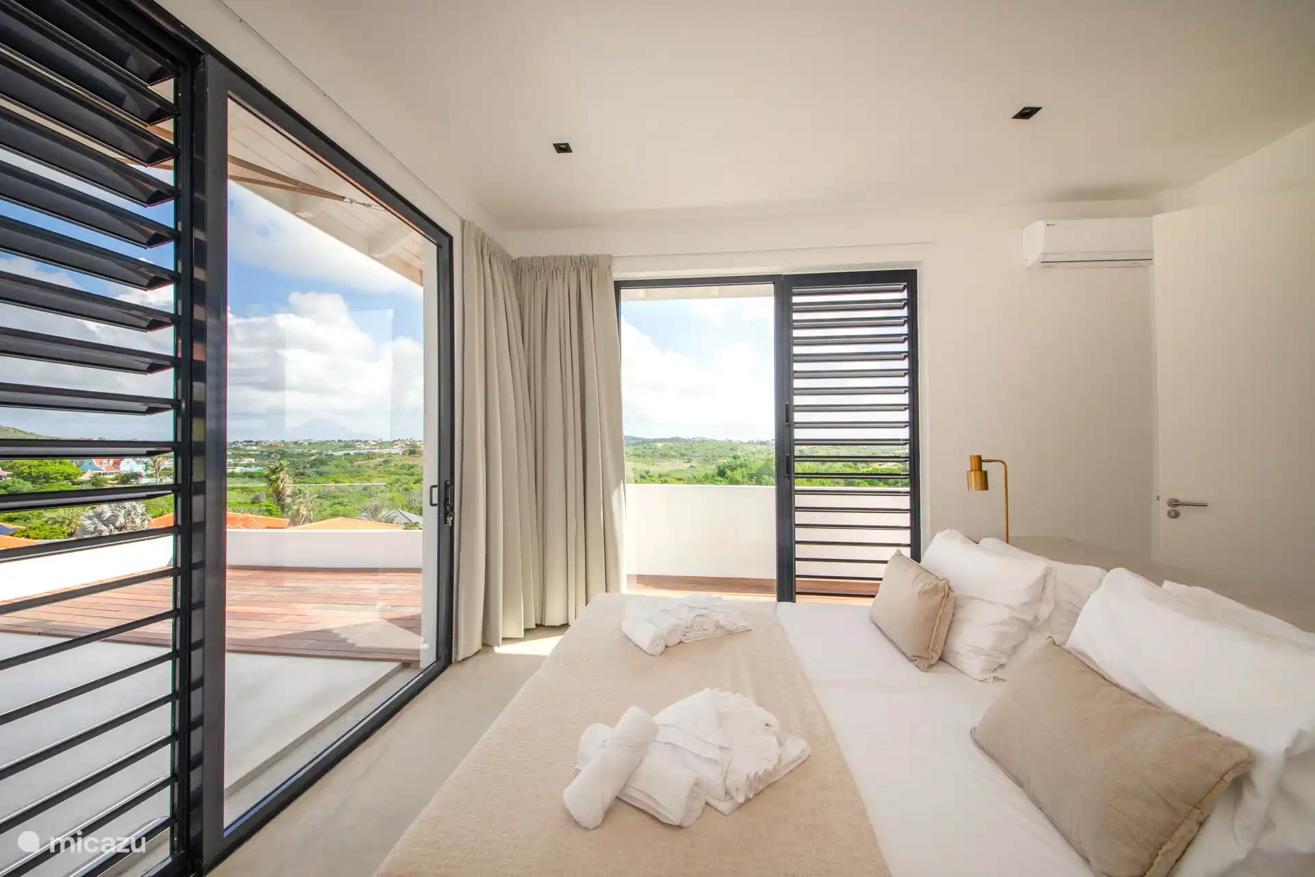 Genießen Sie die spektakuläre Aussicht vom Schlafzimmer aus