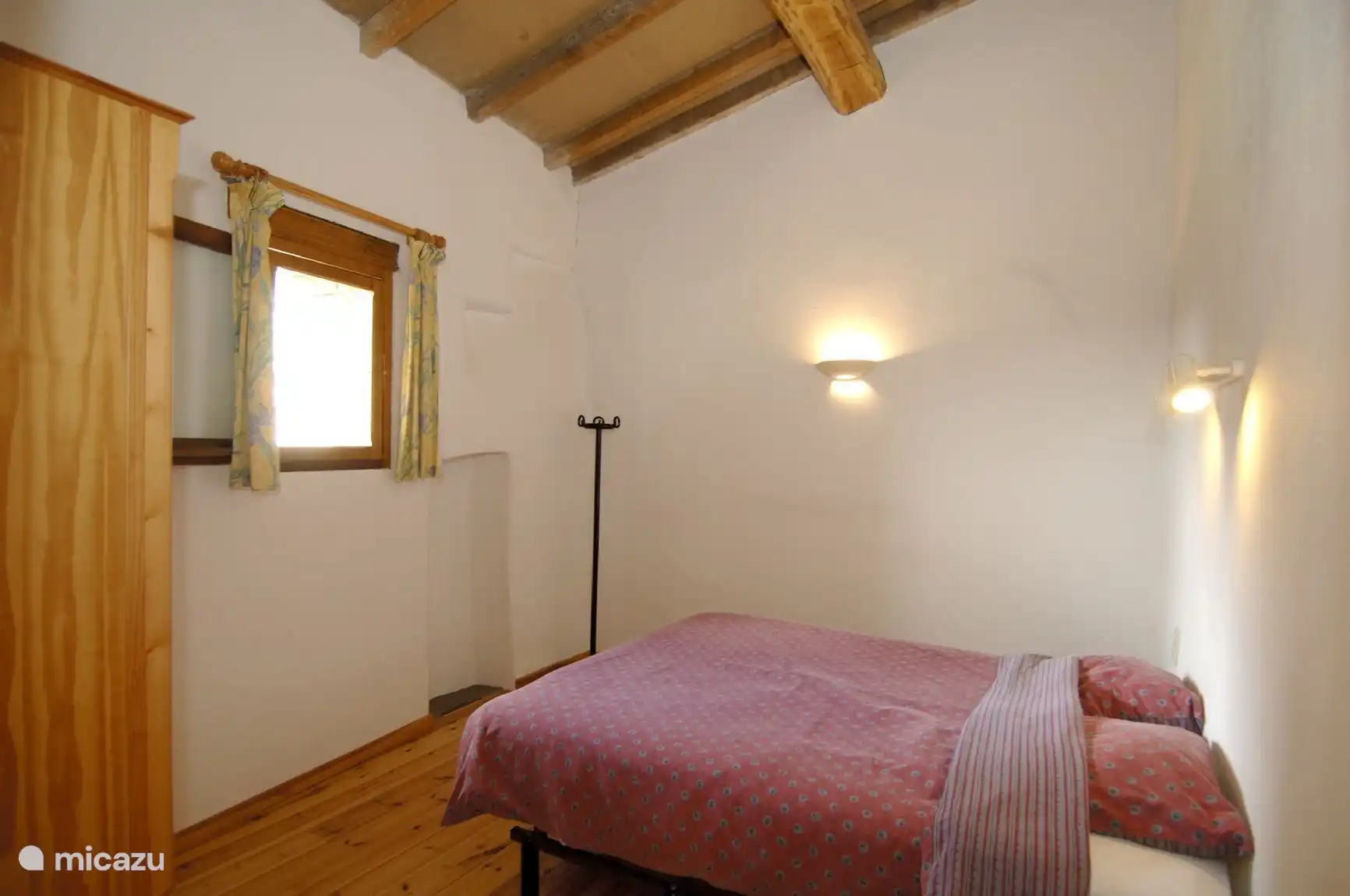 Schlafzimmer 1 Bett 2x90cm