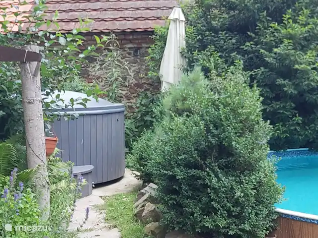 Zichovec Bonanza huren in Tsjechië, Zuid-Bohemen, Strunkovice nad Blanicí - appartement Zwembad en hottub