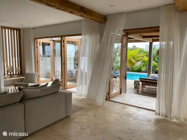 Villa Bambu Bliss, Jan Thiel huren in Curaçao, Banda Ariba (oost), Jan Thiel - villa Openslaande deuren naar het terras