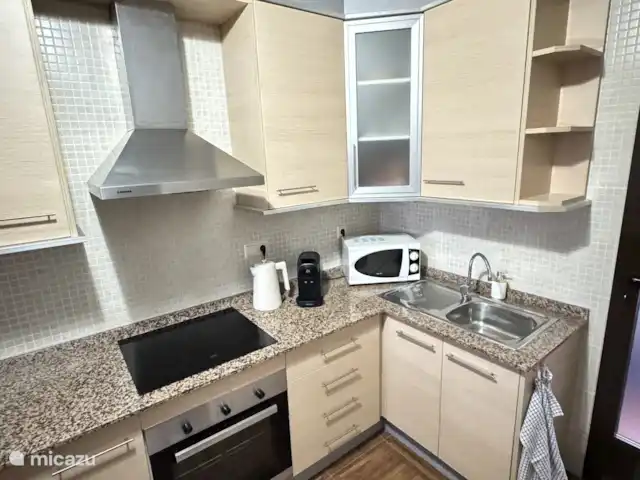 Location de Vacances Espagne, Costa Blanca, Torrevieja, penthouse - Casa La Familia Une cuisine entièrement équipée, qui est entièrement équipée.
