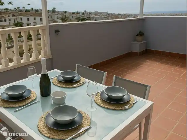 Location de Vacances Espagne, Costa Blanca, Torrevieja, penthouse - Casa La Familia Profitez de la belle vue sur la mer depuis notre terrasse privée sur le toit.