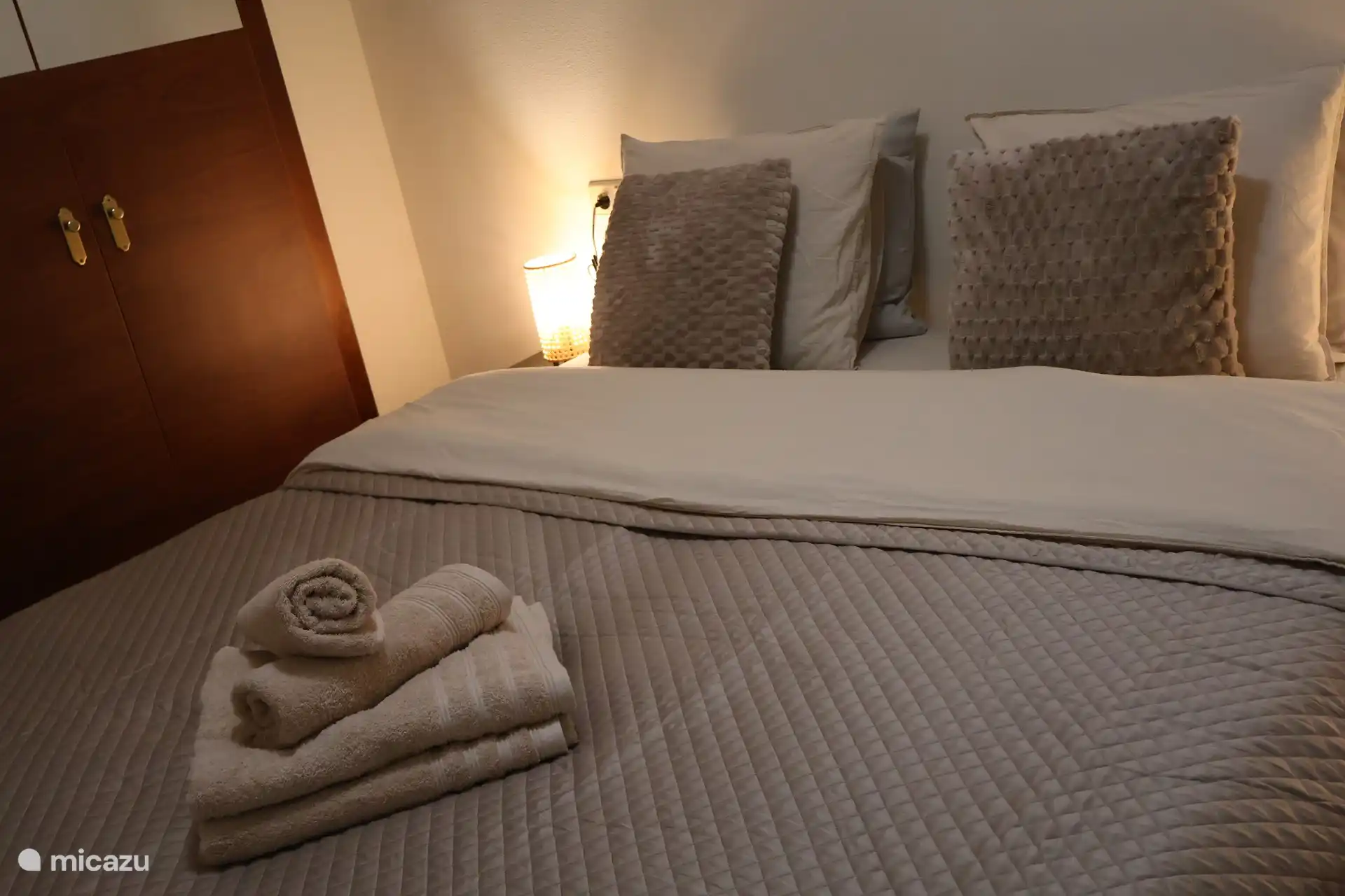 El dormitorio principal: un lugar agradable para relajarse.