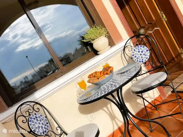 Location de Vacances Espagne, Costa Blanca, Torrevieja, penthouse - Casa La Familia Commencez votre journée tranquillement sur notre terrasse et laissez le soleil du matin vous réchauffer.