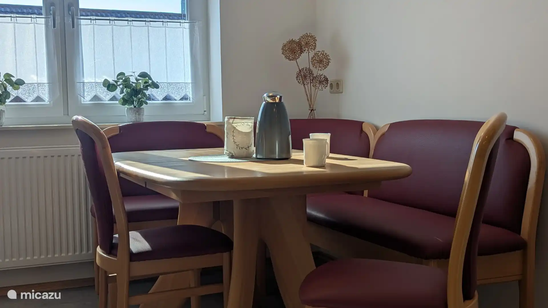 Kaffeepause am Küchentisch