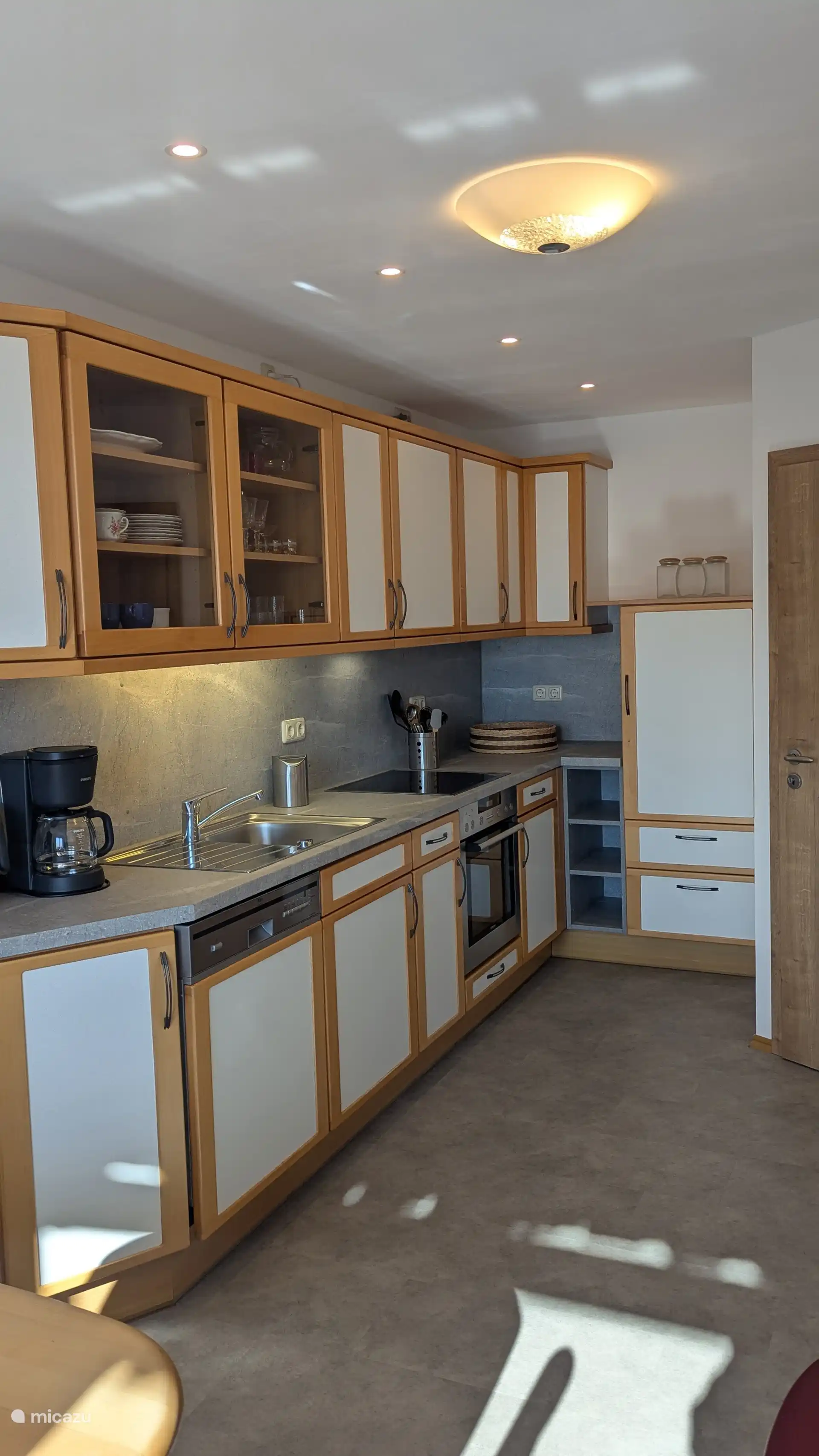 große Küchenzeile für alles was man in der Küche braucht