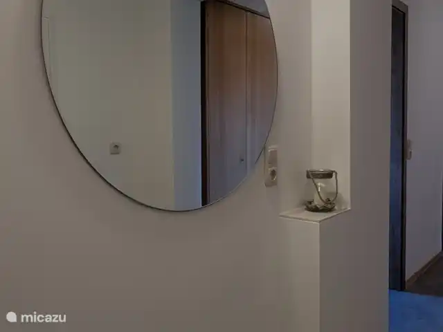 Maison Landlust - Appartement à l’étage | Allemagne, Sauerland, Waldeck am Edersee - maison de vacances Couloir d’appartement avec grand miroir