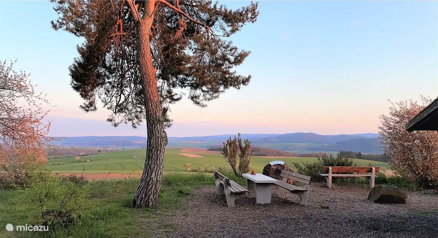 Blick vom nahe gelegenen Berg