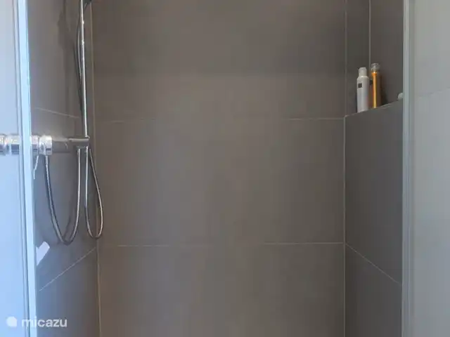 Maison Landlust - Appartement à l’étage | Allemagne, Sauerland, Waldeck am Edersee - maison de vacances Grande douche 1,2m x 0,9m