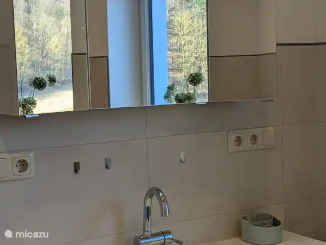 Maison Landlust - Appartement à l’étage | Allemagne, Sauerland, Waldeck am Edersee - maison de vacances Jeux de lumière dans la salle de bains