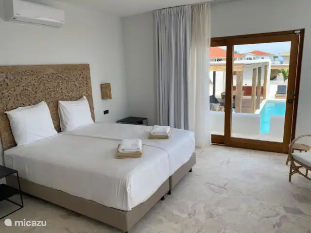 Villa Tranquila, Jan Thiel | Curaçao, Banda Ariba (est), Jan Thiel - villa Chambre avec portes coulissantes donnant sur la terrasse