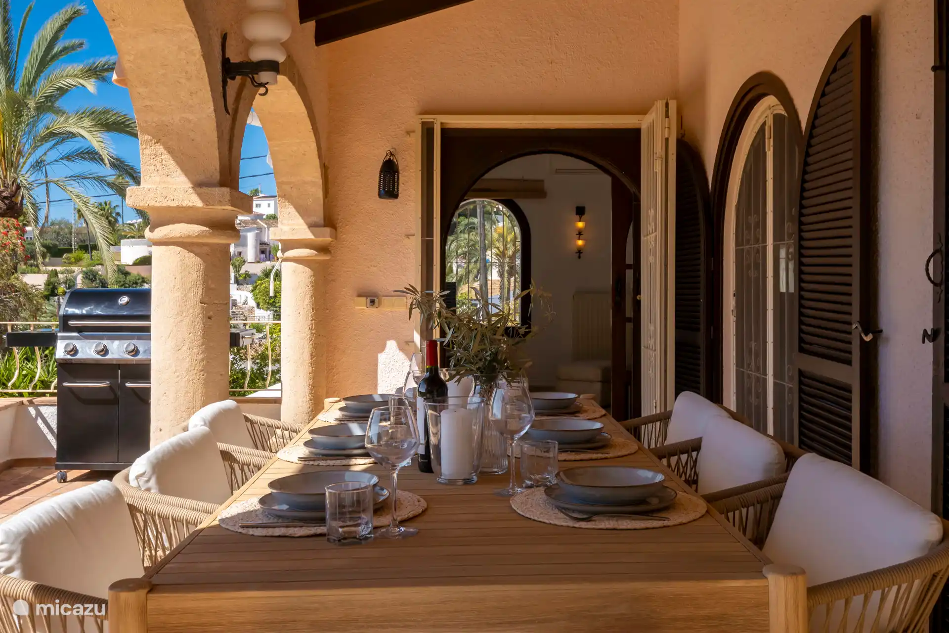 Das gemütliche Naya mit Barbecue.