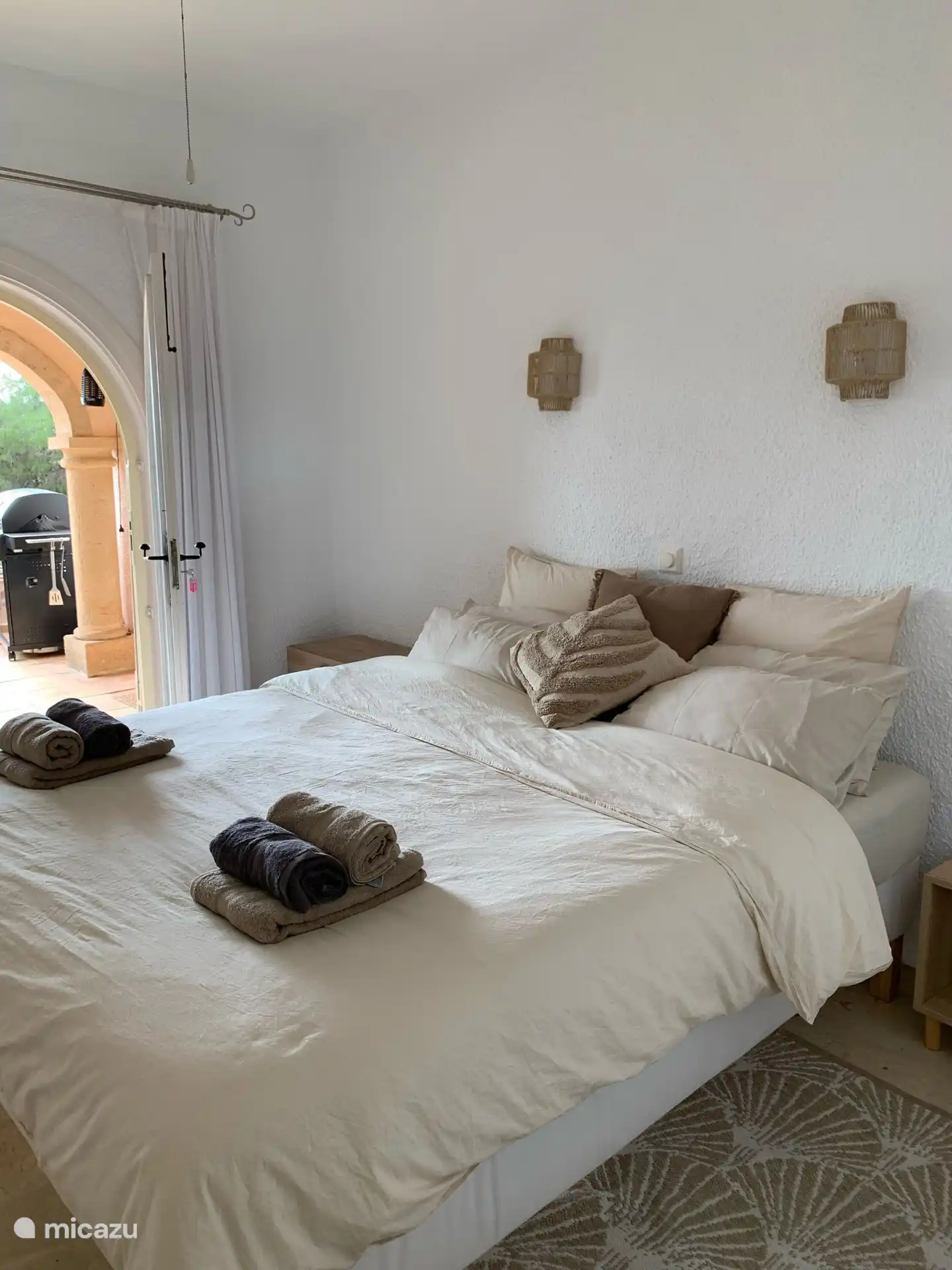 Schlafzimmer mit Doppelbett