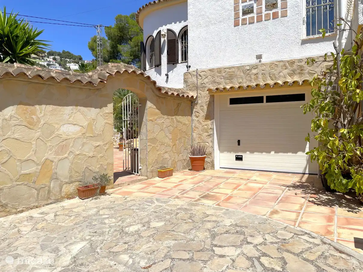 Mit ausreichend Platz für bis zu 8 Personen, einem privaten Pool und der Möglichkeit, mit mehreren Familien oder Freunden zu übernachten, ist die Villa Sin Prisa die perfekte Wahl!