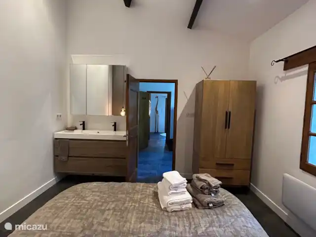 Location de Vacances France, Aude, Alzonne, villa - Maisons du Parc au Domaine le Puget Vue à travers la chambre des enfants