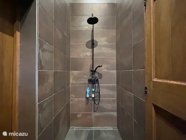 Location de Vacances France, Aude, Alzonne, villa - Maisons du Parc au Domaine le Puget Salle de douche élégante