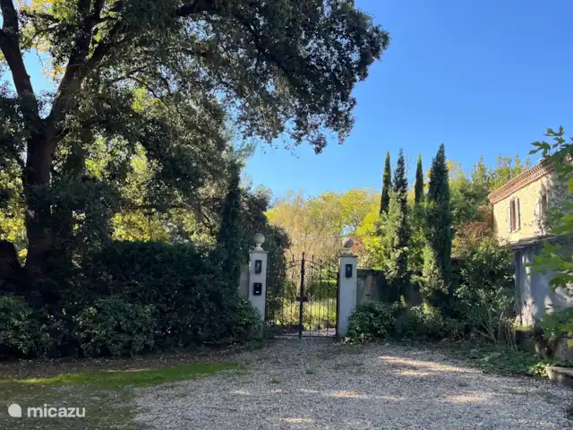 Location de Vacances France, Aude, Alzonne, villa - Maisons du Parc au Domaine le Puget La porte d’entrée de notre domaine.