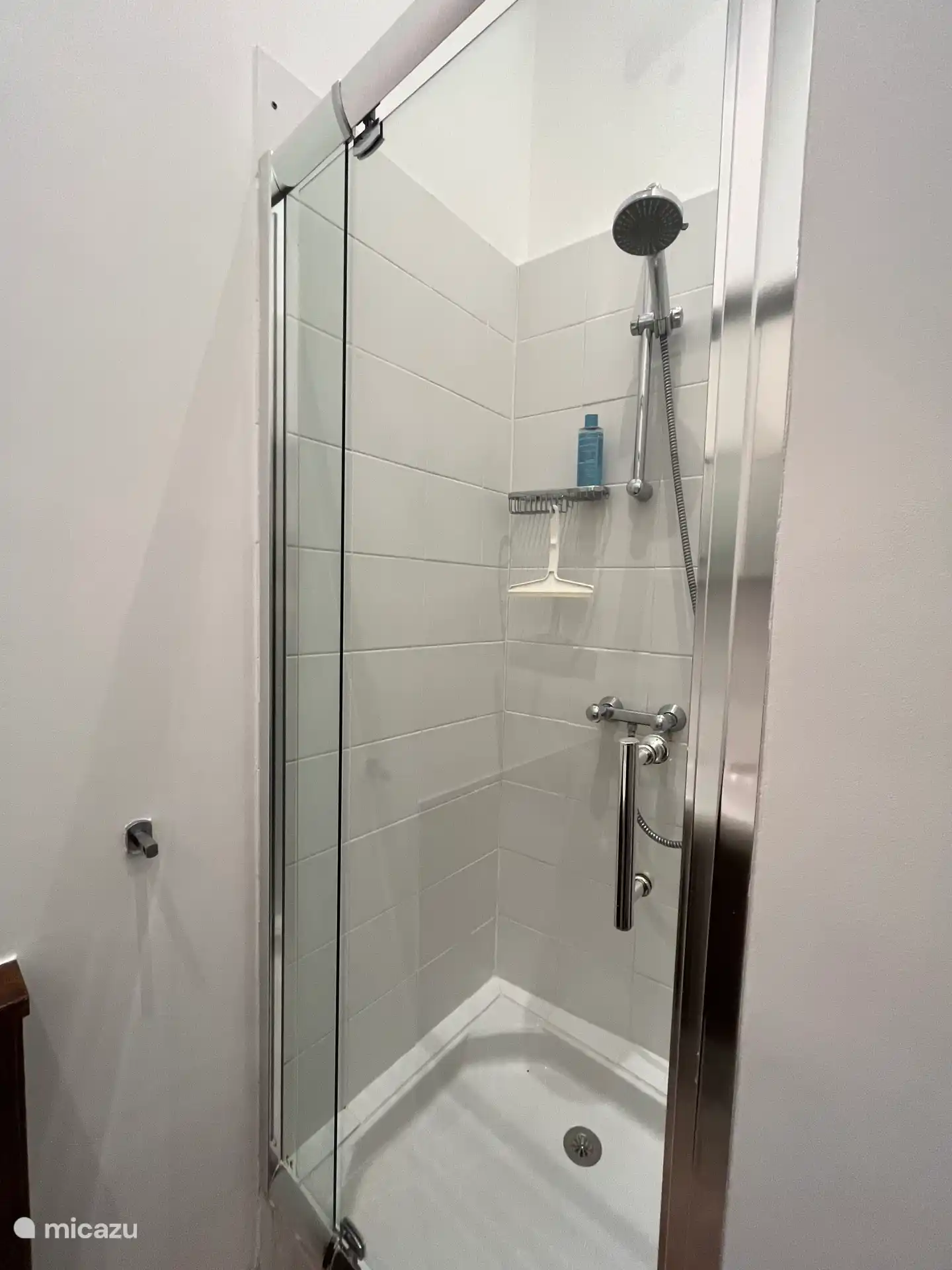 Conciso pero privado.