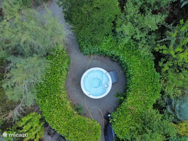 Location de Vacances France, Aude, Alzonne, villa - Maisons du Parc au Domaine le Puget Jacuzzi entièrement privé.