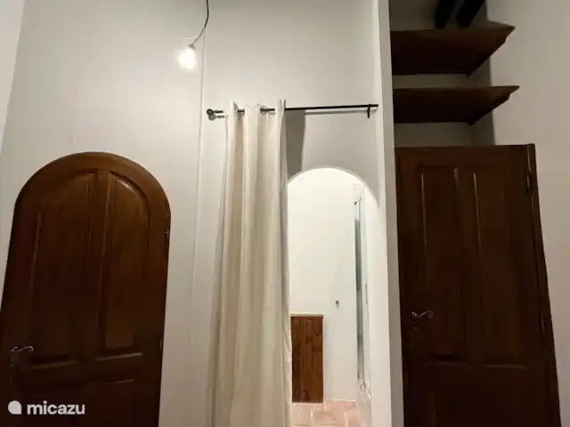Location de Vacances France, Aude, Alzonne, villa - Maisons du Parc au Domaine le Puget Avec salle de douche à l’italienne avec lavabo.
Placard de rangement spacieux.